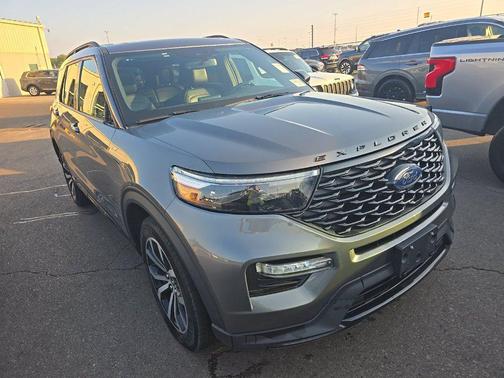 Carbonized Grey Metallic 2023 Ford Explorer ST-Line