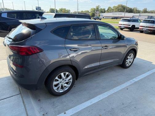 2021 Hyundai TUCSON SE