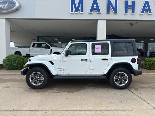 Bright White 2022 Jeep Wrangler Unlimited Sahara