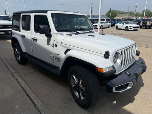 Bright White 2022 Jeep Wrangler Unlimited Sahara
