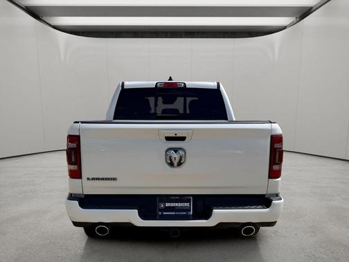 Ivory White Tri-Coat Pearlcoat 2022 RAM 1500 Laramie