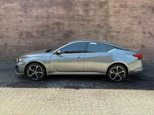 Gun Metallic 2025 Nissan Altima SR AWD