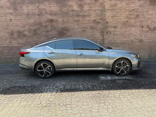 Gun Metallic 2025 Nissan Altima SR AWD