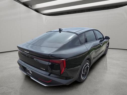 Aurora Black Pearl 2025 Kia K4 EX