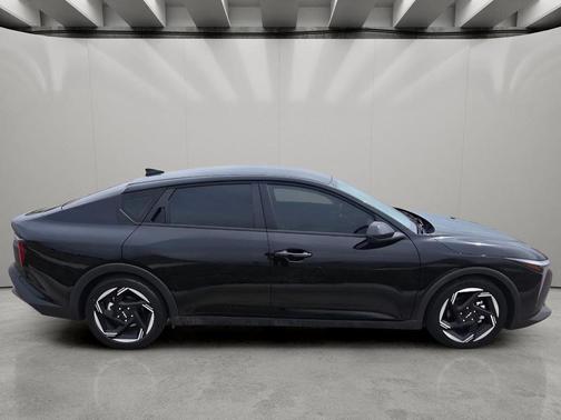 Aurora Black Pearl 2025 Kia K4 EX