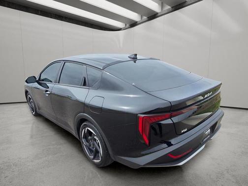 Aurora Black Pearl 2025 Kia K4 EX