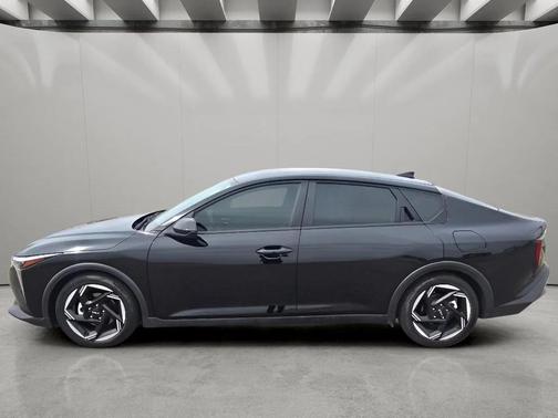 Aurora Black Pearl 2025 Kia K4 EX