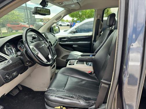 2014 Chrysler Town & Country Touring-L