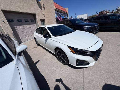 2023 Nissan Altima SR FWD