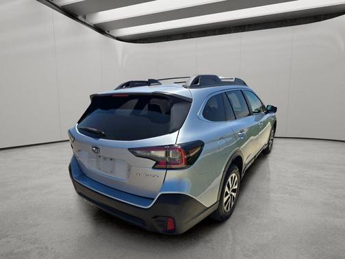Ice Silver Metallic 2022 Subaru Outback Premium