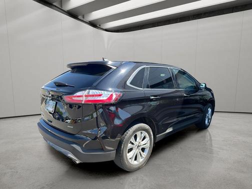 AGATE BLACK METALLIC 2024 Ford Edge Titanium
