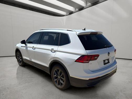 White 2022 Volkswagen Tiguan 2.0T SE