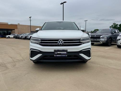 White 2022 Volkswagen Tiguan 2.0T SE