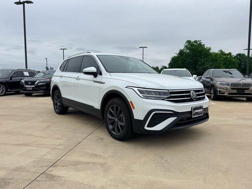 White 2022 Volkswagen Tiguan 2.0T SE