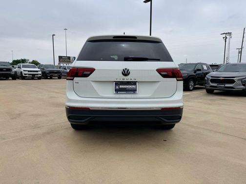 White 2022 Volkswagen Tiguan 2.0T SE