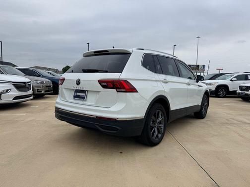 White 2022 Volkswagen Tiguan 2.0T SE