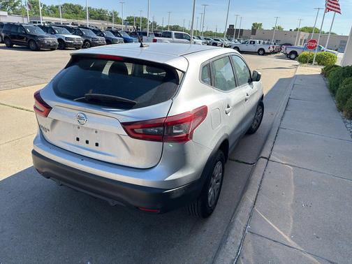 Brilliant Silver Metallic 2020 Nissan Rogue Sport S