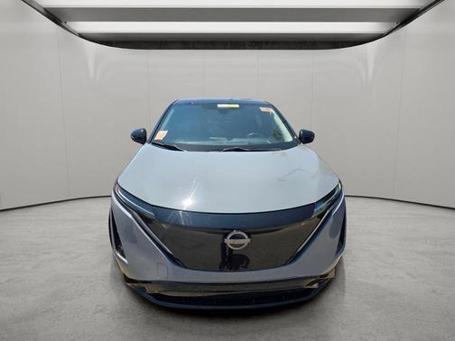 Boulder Gray Pearl/Black Diamond Pearl 2025 Nissan ARIYA EVOLVE+