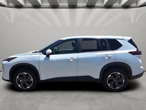 Everest White Pearl 2025 Nissan Rogue SV