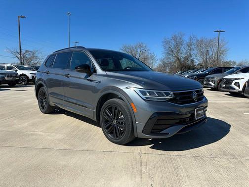 2022 Volkswagen Tiguan 2.0T SE R-Line Black