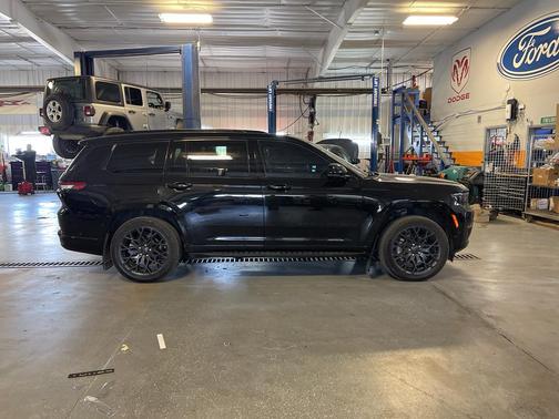 2023 Jeep Grand Cherokee L Summit