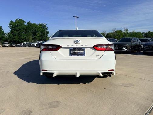 White 2022 Toyota Camry SE
