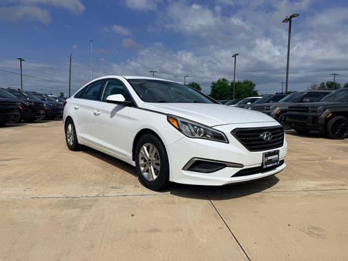Quartz White Pearl 2017 Hyundai SONATA Base