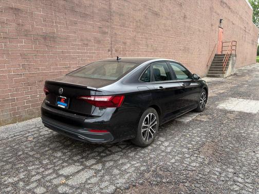 Deep Black Pearl 2024 Volkswagen Jetta 1.5T Sport