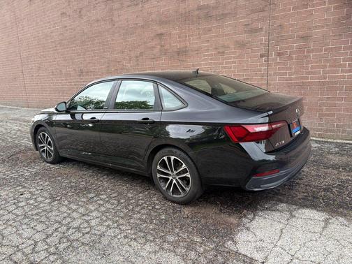 Deep Black Pearl 2024 Volkswagen Jetta 1.5T Sport