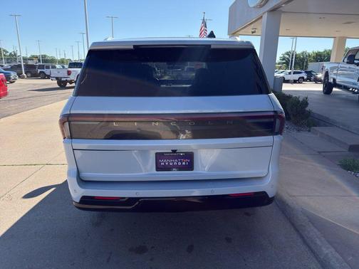 CRYSTAL WHITE METALLIC CC 2025 Lincoln Navigator Black Label