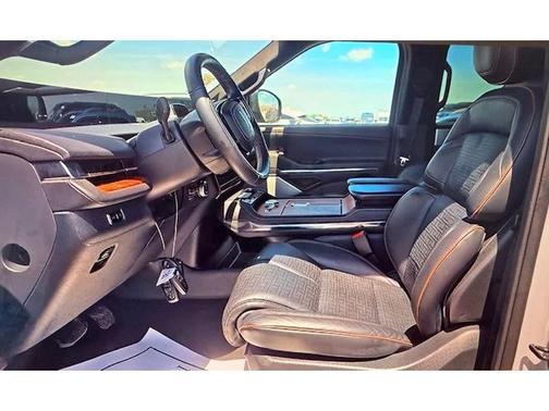 CRYSTAL WHITE METALLIC CC 2025 Lincoln Navigator Black Label