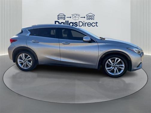 2017 INFINITI QX30 Premium
