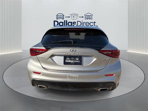 2017 INFINITI QX30 Premium