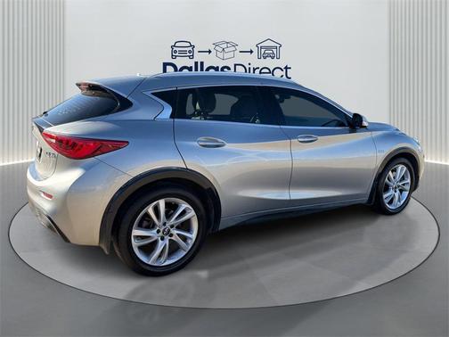 2017 INFINITI QX30 Premium