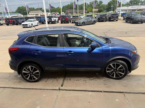 Caspian Blue 2017 Nissan Rogue Sport SL