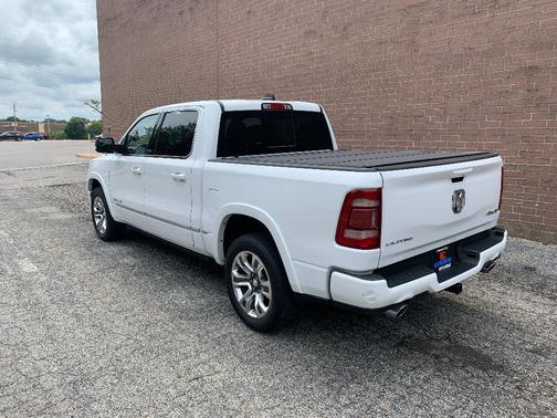 Bright White Clearcoat 2023 RAM 1500 Limited
