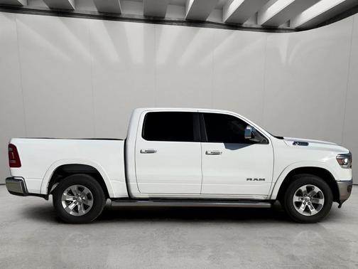 Bright White Clearcoat 2022 RAM 1500 Laramie