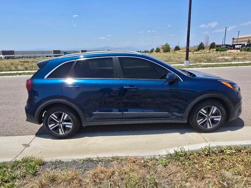 Deep Cerulean 2021 Kia Niro LXS