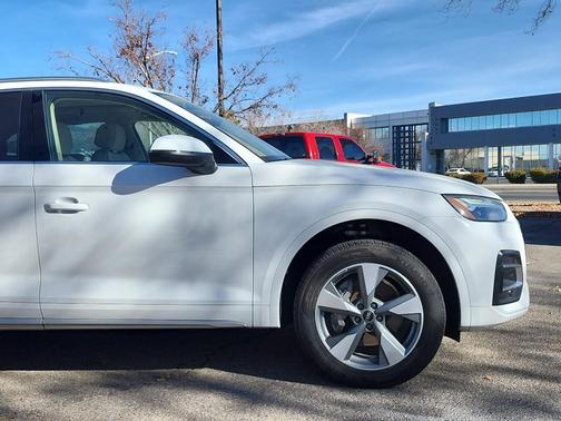 2024 Audi Q5 40 Premium Plus