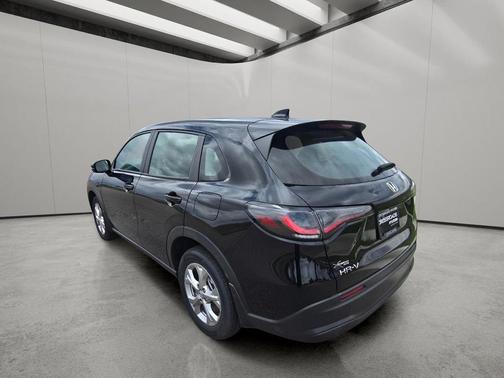 Crystal Black Pearl 2025 Honda HR-V LX