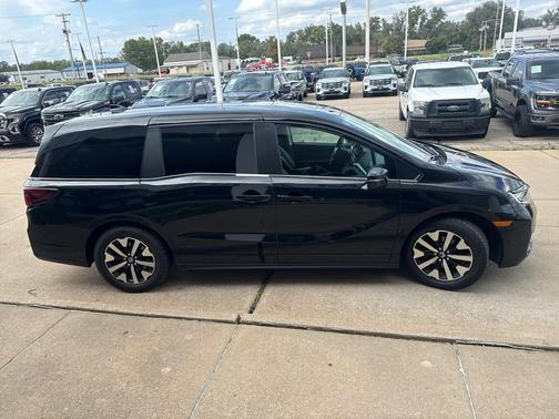 Crystal Black Pearl 2025 Honda Odyssey EX-L