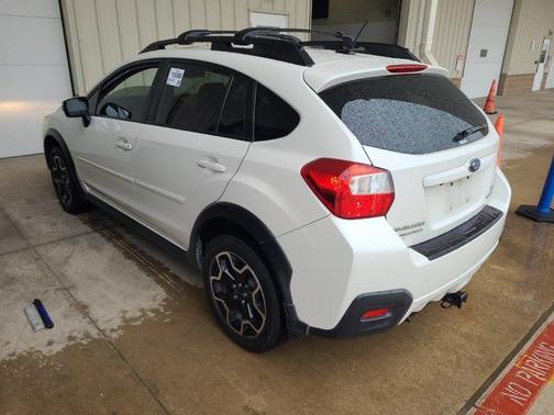 Crystal White Pearl 2015 Subaru XV Crosstrek 2.0i Limited