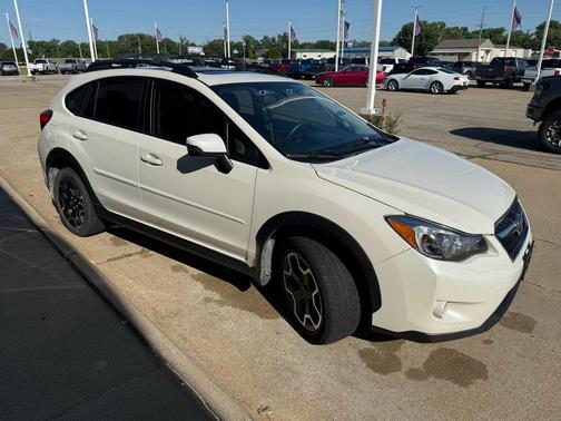 Crystal White Pearl 2015 Subaru XV Crosstrek 2.0i Limited