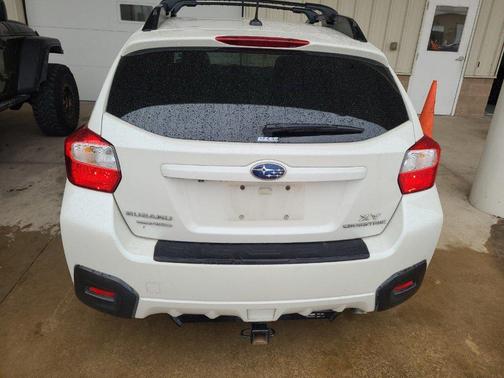 Crystal White Pearl 2015 Subaru XV Crosstrek 2.0i Limited