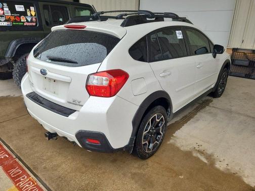 Crystal White Pearl 2015 Subaru XV Crosstrek 2.0i Limited