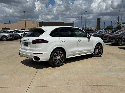 2017 Porsche Cayenne GTS