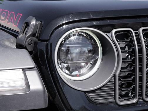Black Clearcoat 2025 Jeep Wrangler Rubicon