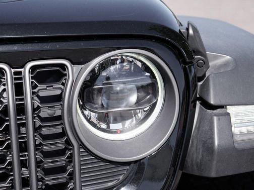 Black Clearcoat 2025 Jeep Wrangler Rubicon