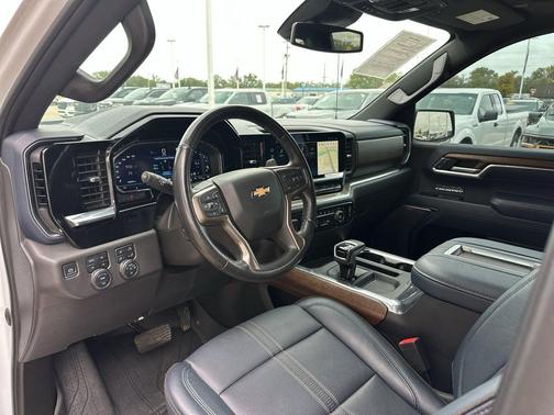 Iridescent Pearl Tricoat 2022 Chevrolet Silverado 1500 High Country
