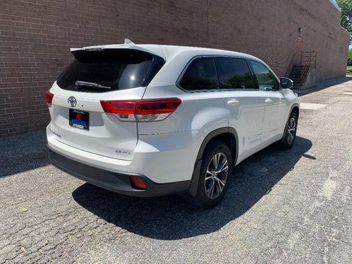Blizzard Pearl 2017 Toyota Highlander LE Plus